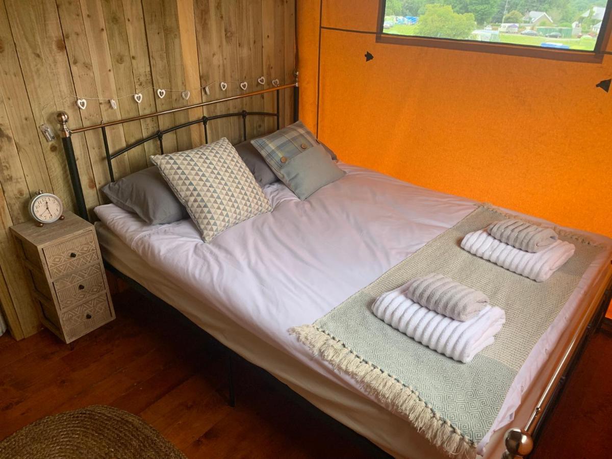 דולגלאו Mountain View Safari Tent With Hot Tub In The Heart Of Snowdonia מראה חיצוני תמונה